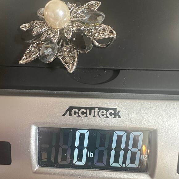 Premier Designs Pearl's Night Out Rhodium Crystal Flower Pin Brooch Pendant - Picture 6 of 9